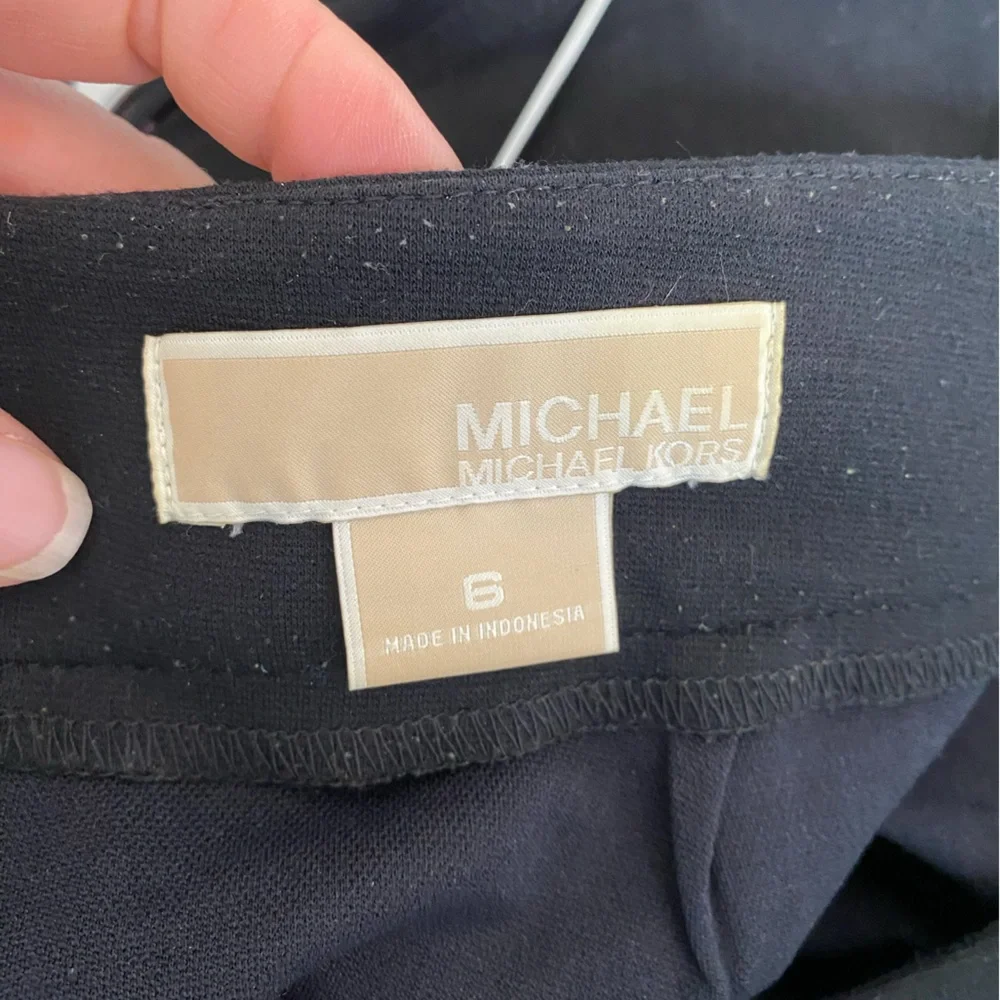Michael Kors Elegant Black Pencil Skirt - Size 6